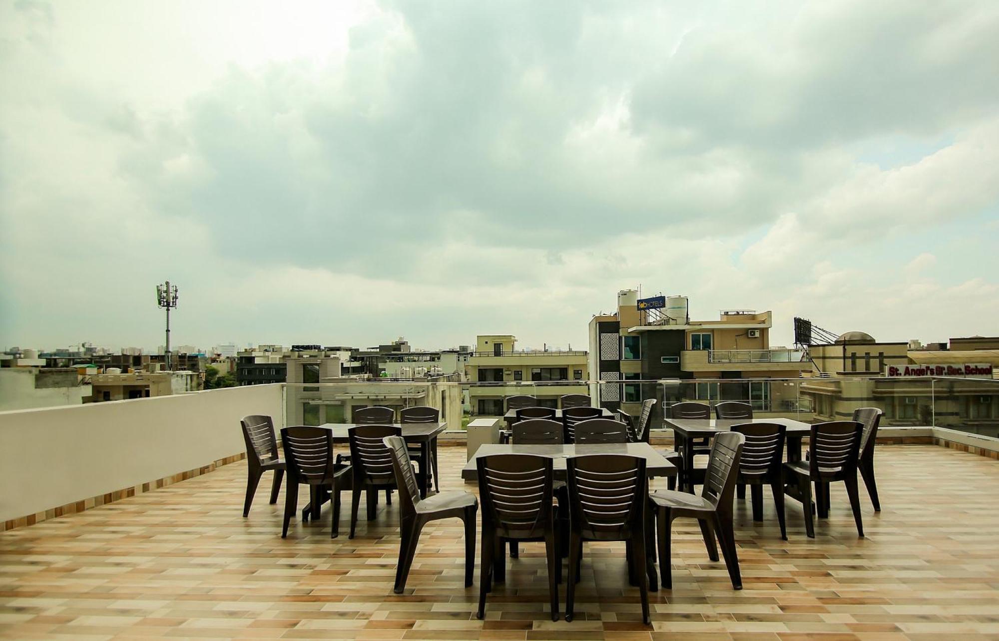 Hotel Collection O Near Appu Ghar Gurgaon Esterno foto